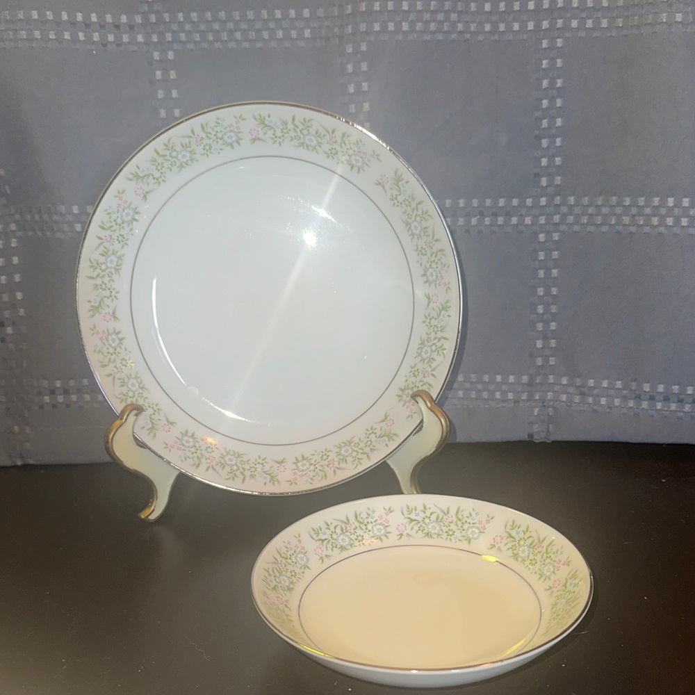Delicate Floral Dinnerware Set with Gold Trim